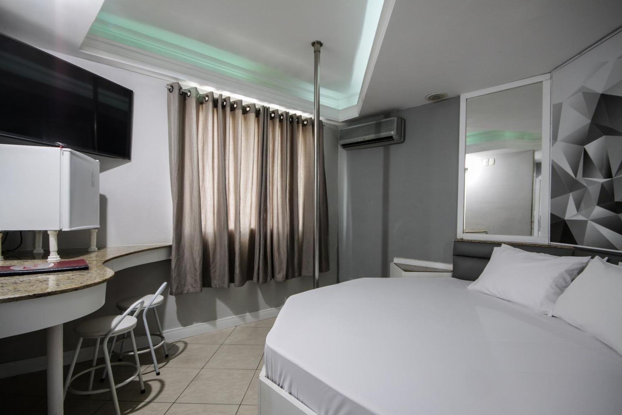 Mirage Motel Γκουαρούλιος Εξωτερικό φωτογραφία