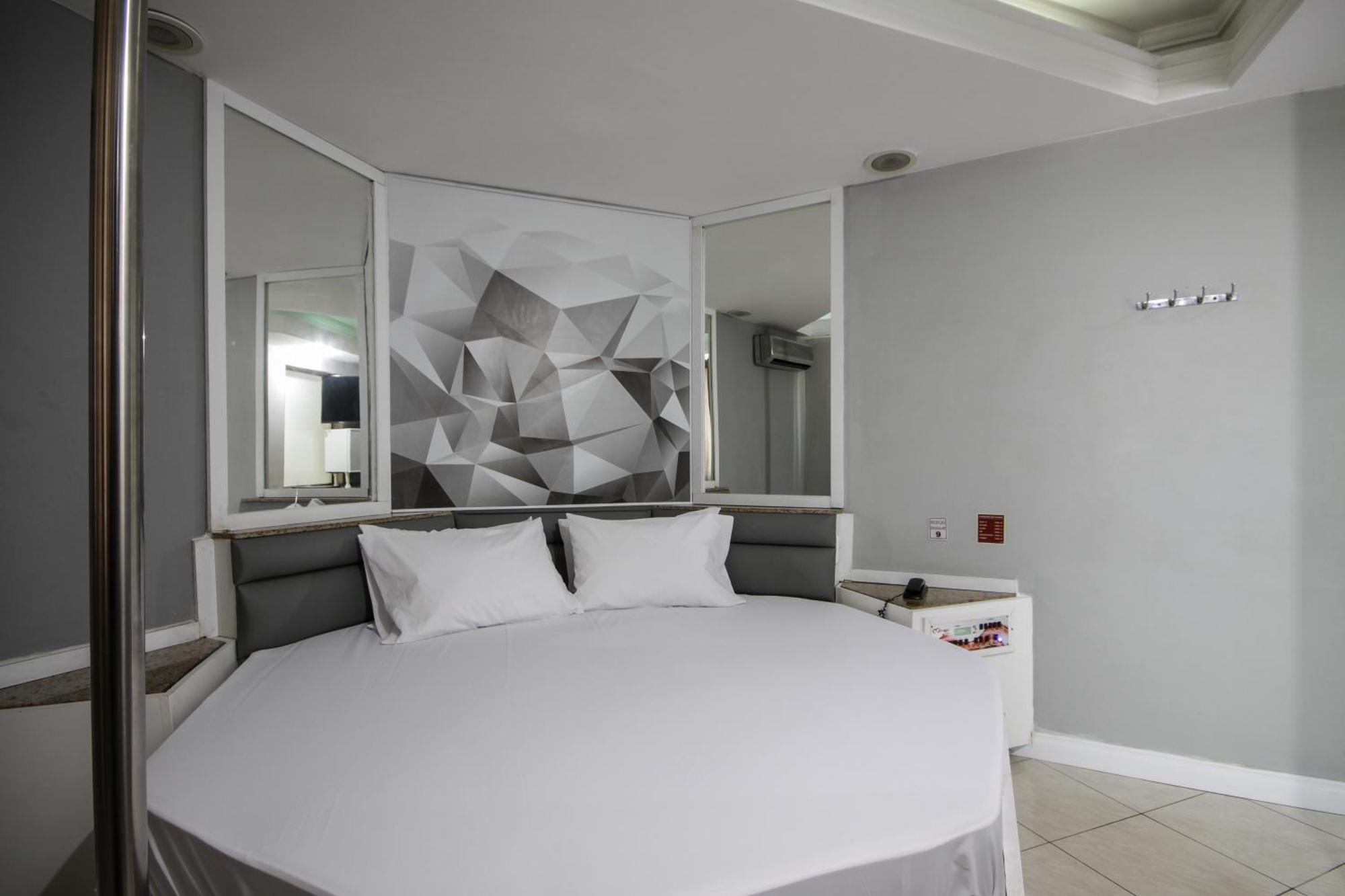 Mirage Motel Γκουαρούλιος Εξωτερικό φωτογραφία