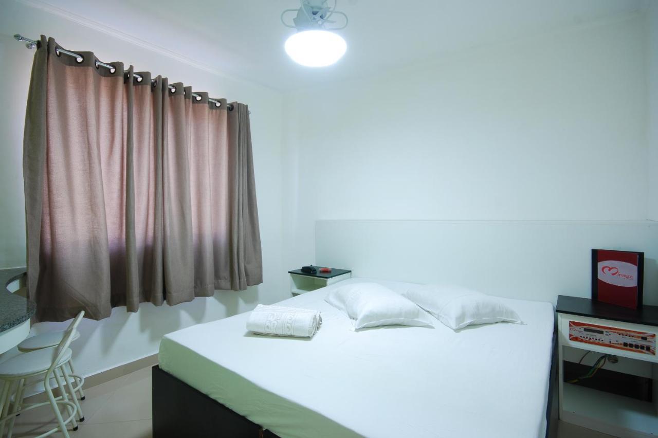 Mirage Motel Γκουαρούλιος Εξωτερικό φωτογραφία