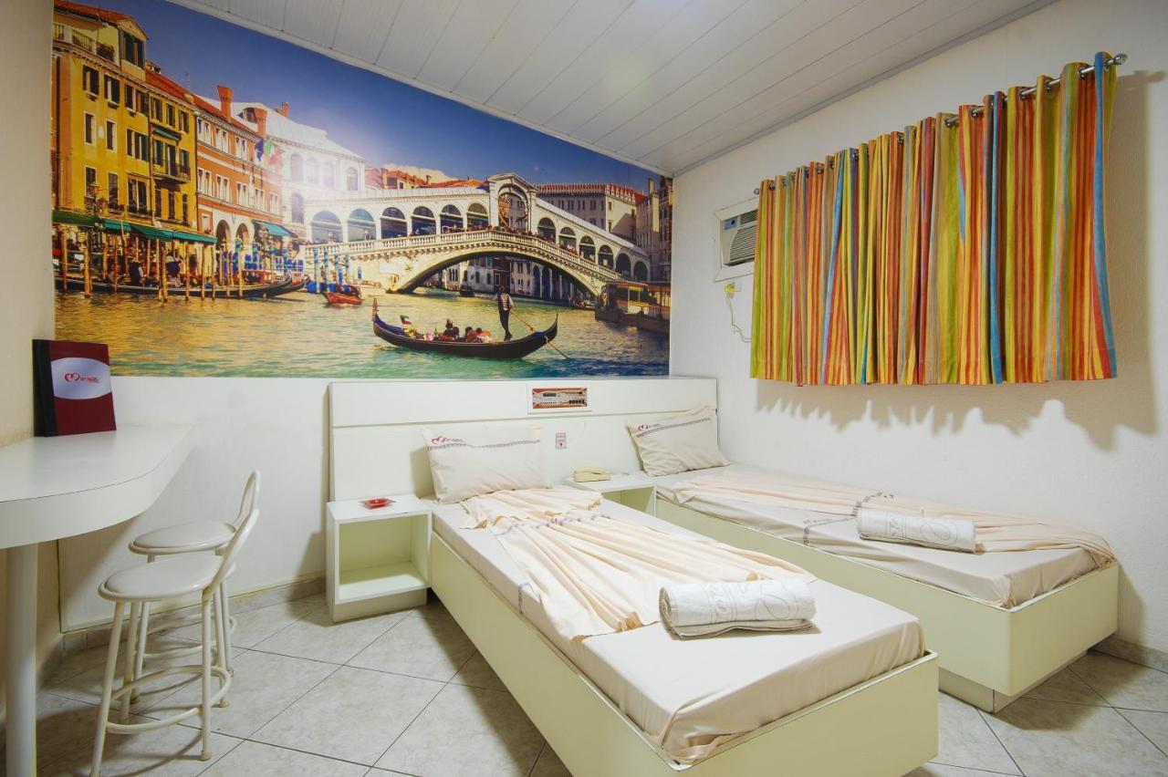 Mirage Motel Γκουαρούλιος Εξωτερικό φωτογραφία
